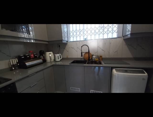 2.5 BEDROOM FLAT FOR SALE IN GLENWOOD